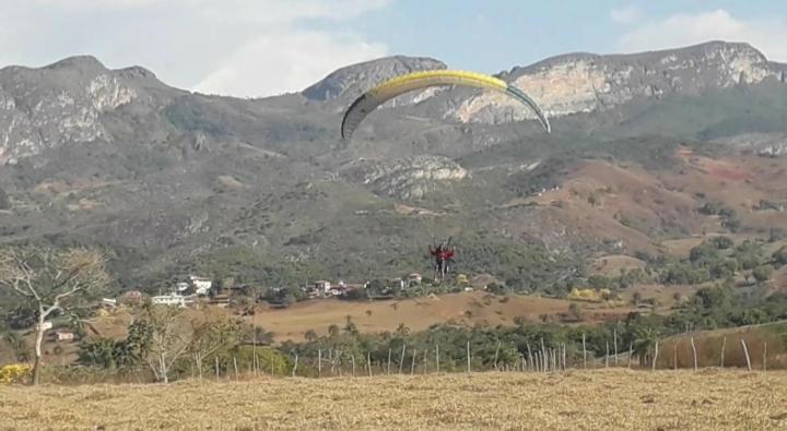 Casa Grande, Bem Espacosa, Em Itambe Do Mato Dentro, Cabeca De Boi Villa Buitenkant foto